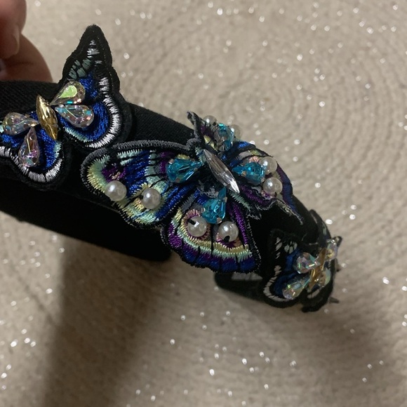 Urban outfitters butterflies black headband appliqué new without tags - Picture 2 of 4